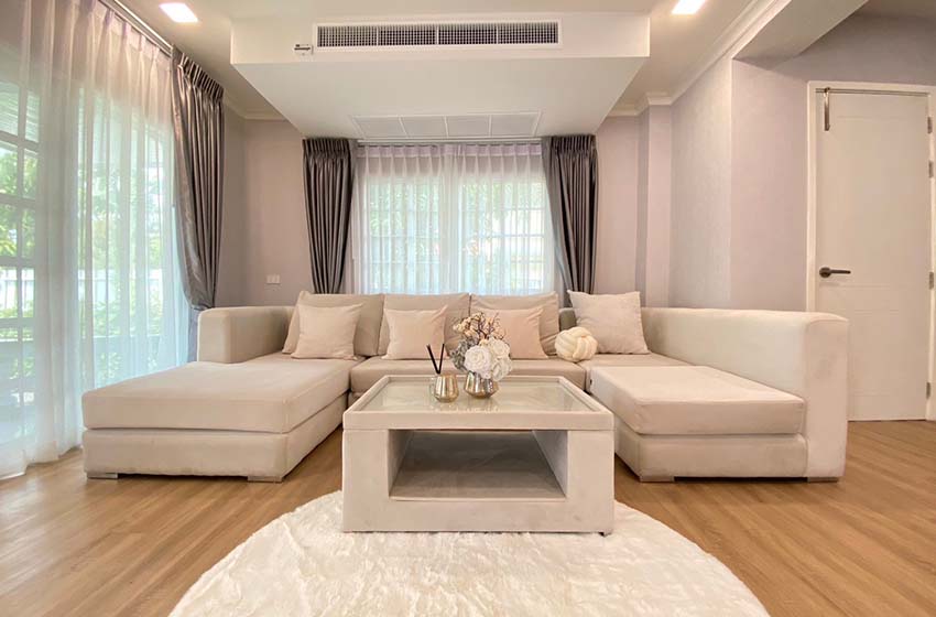 House with Shared Pool in Srinakarin 